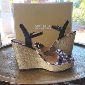 Michael Kors, Pippa Wedge, US 9.5, Cream/Blue